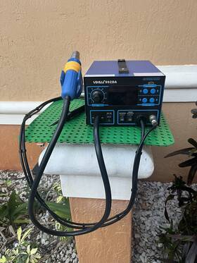 992da Yihua 992au Rework Soldering Station Hot Air Gun Solder Pen Shown