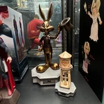 Warner Bros. 100TH Anniversary Tuxedo Bugs Bunny Master Craft Table Top Statue. Fixed Price $343.85.